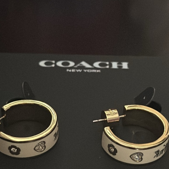Coach gold and chalk horse and carriage earrings with hearts and flowers and gem - Picture 4 of 5